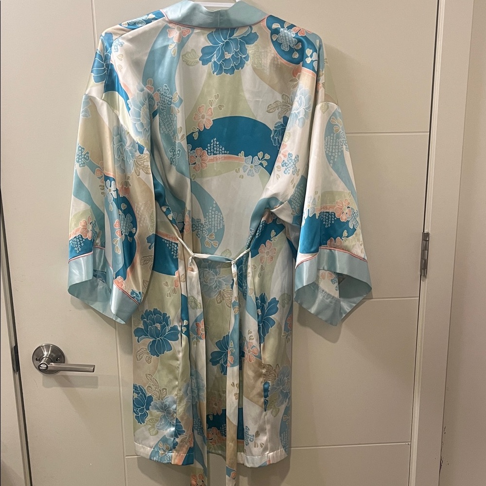 Oscar De la Renta Pink Label: Floral Satin Kimono Robe - Picture 8 of 8